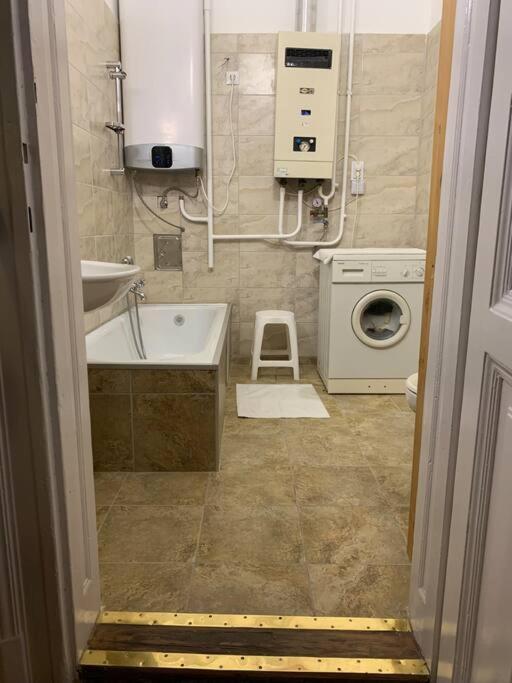 Central Location For One Person Budapest Bagian luar foto