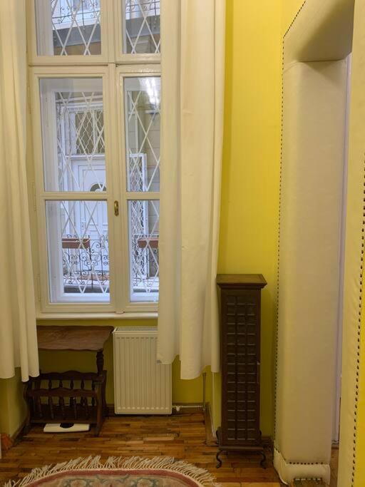 Central Location For One Person Budapest Bagian luar foto